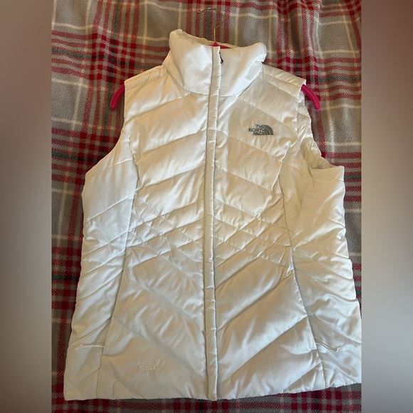 The North Face White Puffer Vest Size Medium - Picture 13 of 13